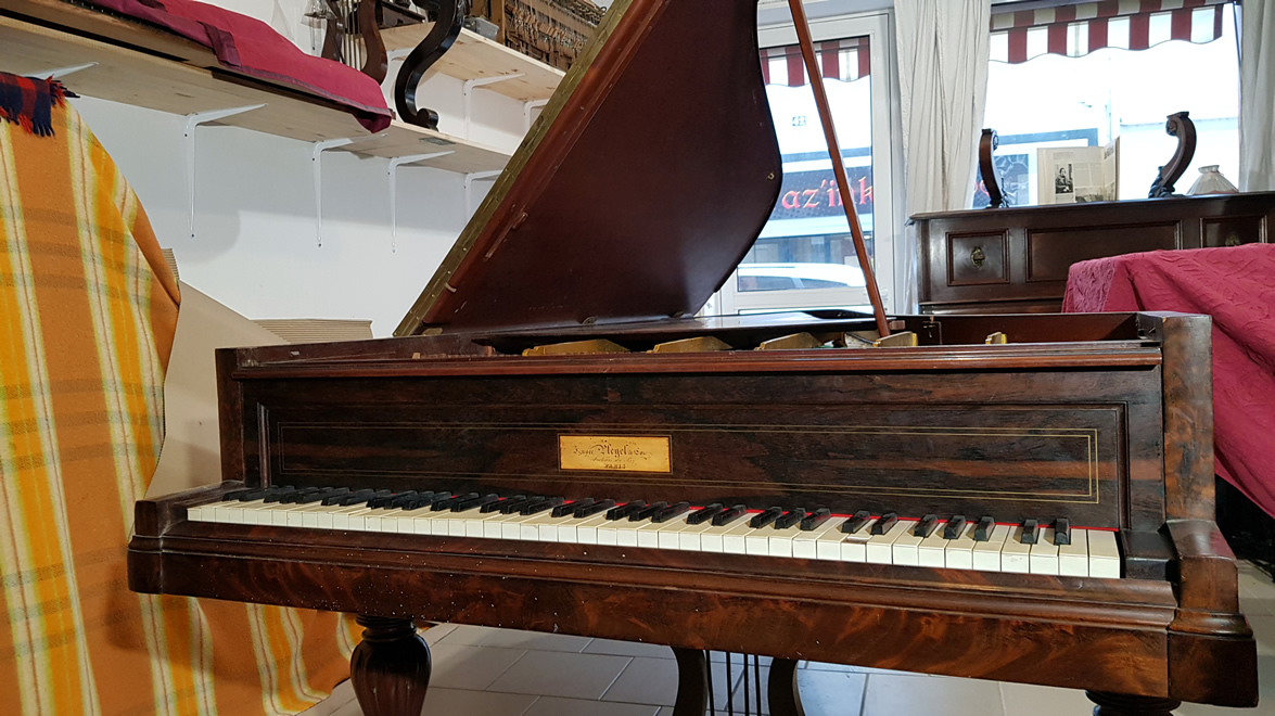 PIANO À QUEUE PLEYEL 1838 PIANO À QUEUE PLEYEL 1838