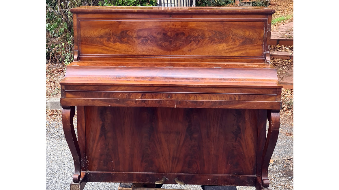 Pleyel pianino acajou ronceux 1840 Pleyel pianino acajou ronceux 1840