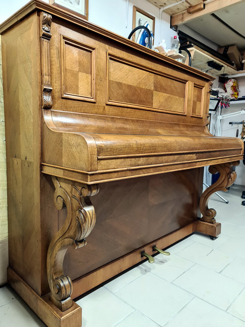 PLEYEL modèle N°6 1921 noyer frisé PLEYEL modèle N°6 1921 noyer frisé