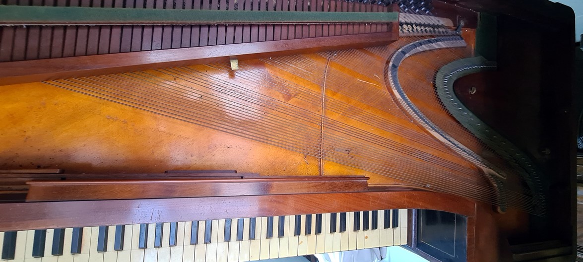 PLEYEL Carré bi-cordes acajou flammé 1838