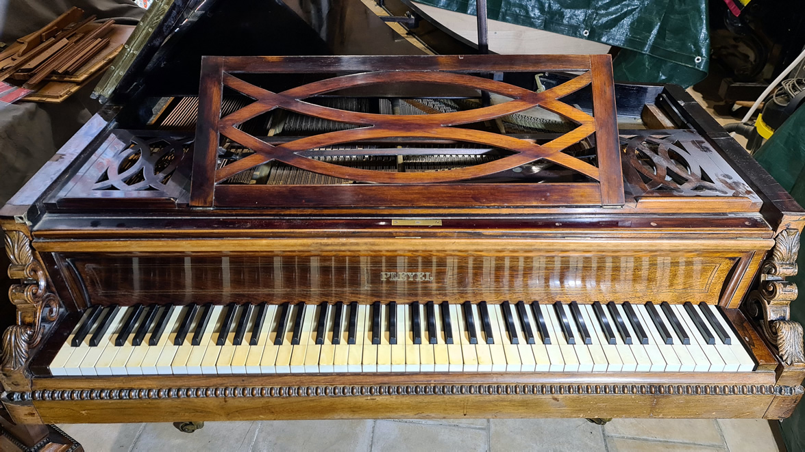 Piano à queue PLEYEL modèle riche palissandre de RIO 1846 Piano à queue PLEYEL modèle riche palissandre de RIO 1846