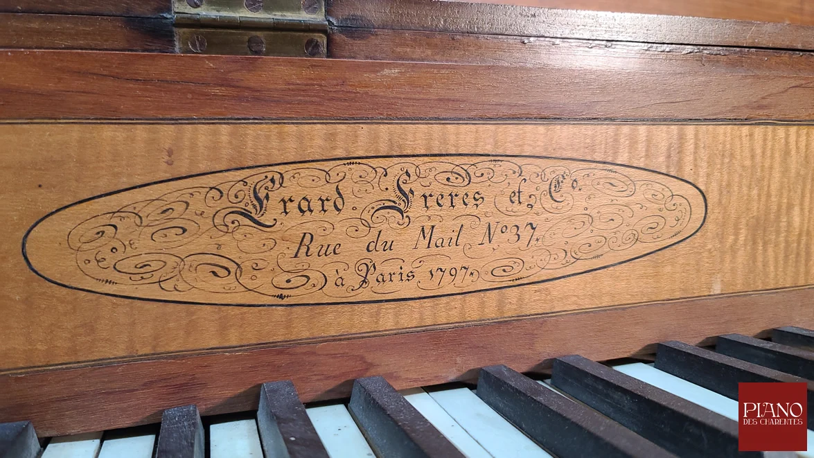 Piano forte ERARD Carré bi cordes 1797 Piano forte ERARD Carré bi cordes 1797