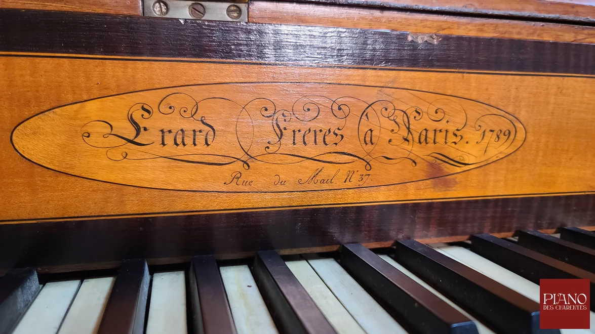 Piano forte ERARD carré 1789 Louis XVI Piano forte ERARD carré 1789 Louis XVI
