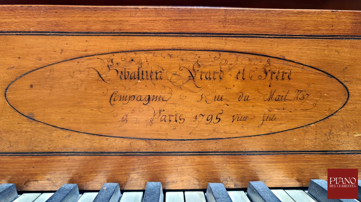 Piano forte ERARD carré 1795 Directoire Piano forte ERARD carré 1795 Directoire