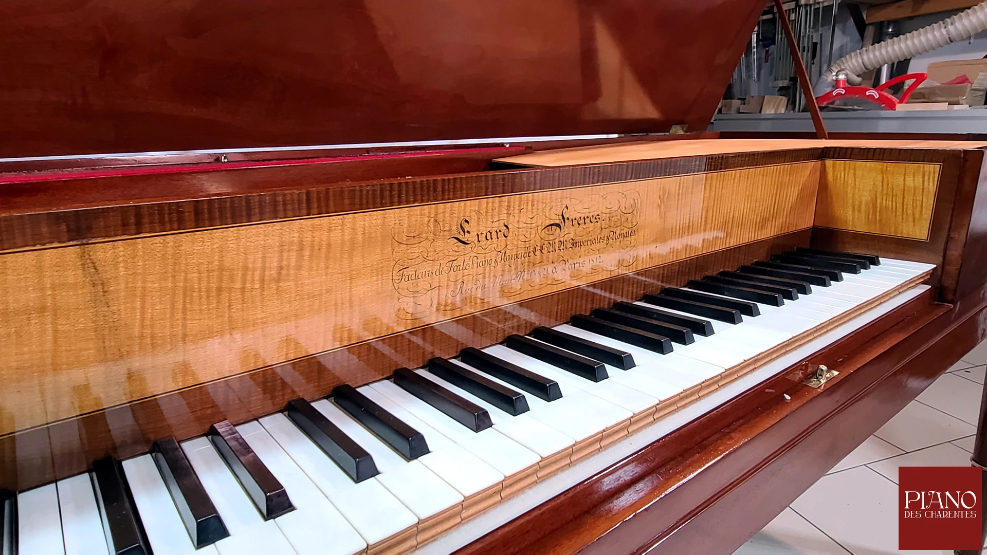 Piano Forte Carré ERARD 1812 acajou de Cuba