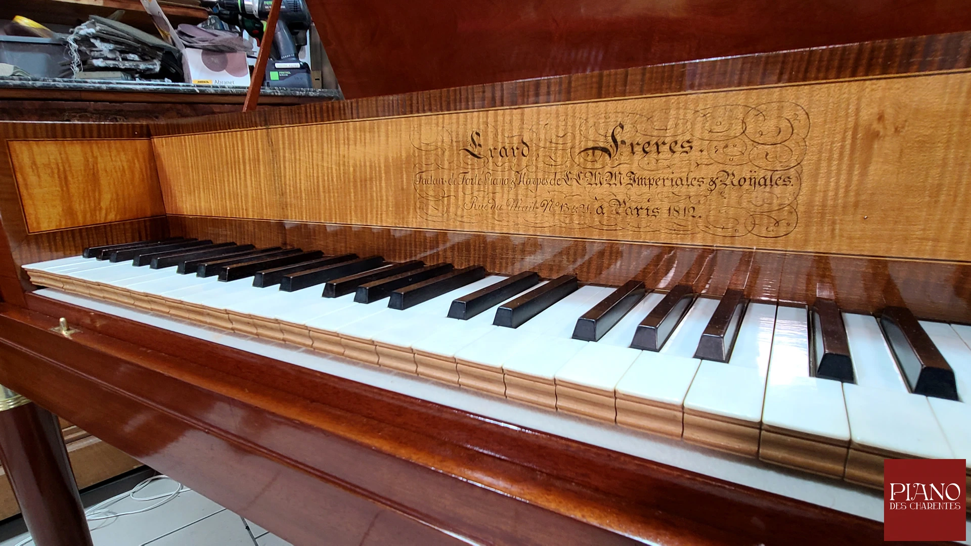 Piano Forte Carré ERARD 1812 acajou de Cuba