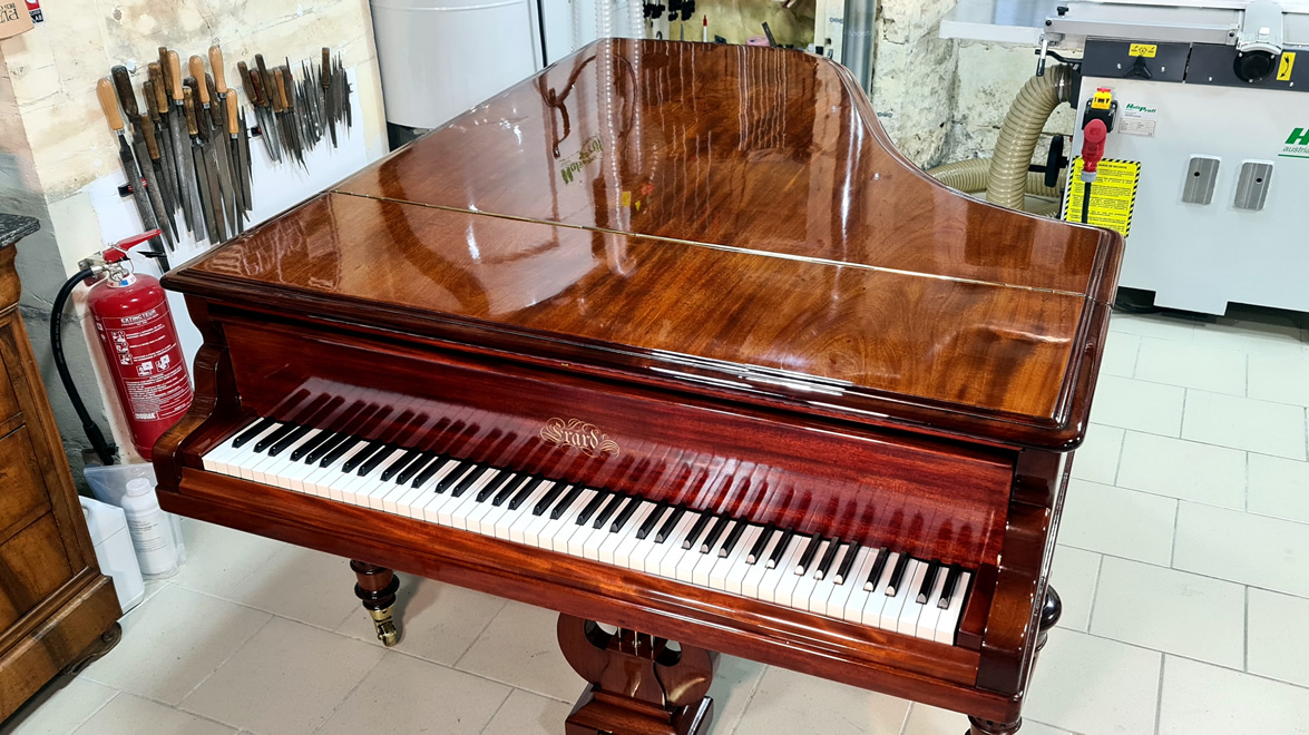 Piano à queue ERARD 1893 acajou de cuba