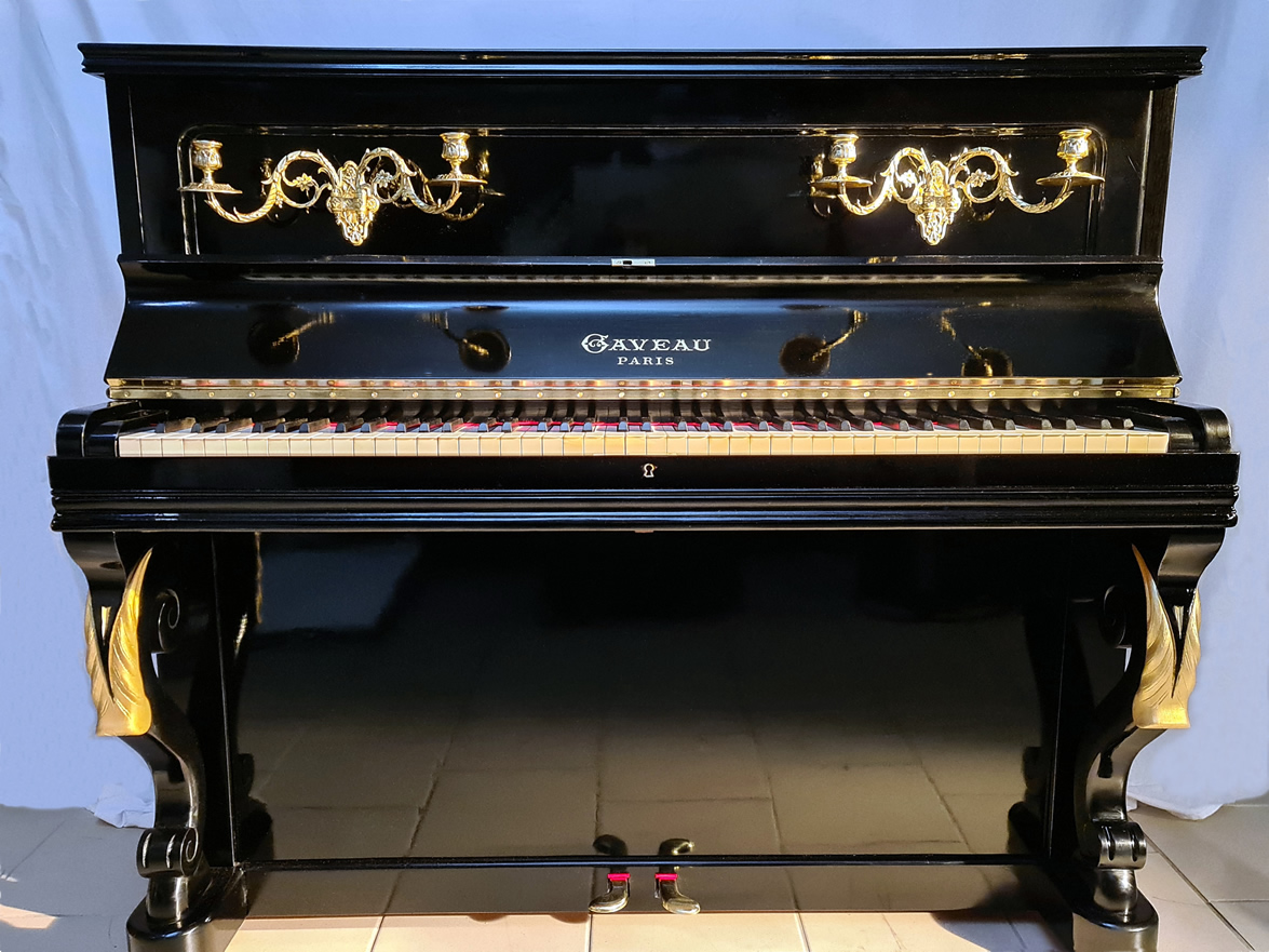 Pianino GAVEAU 1899 finition vernis au tampon noir Napoléon III Pianino GAVEAU 1899 finition vernis au tampon noir Napoléon III