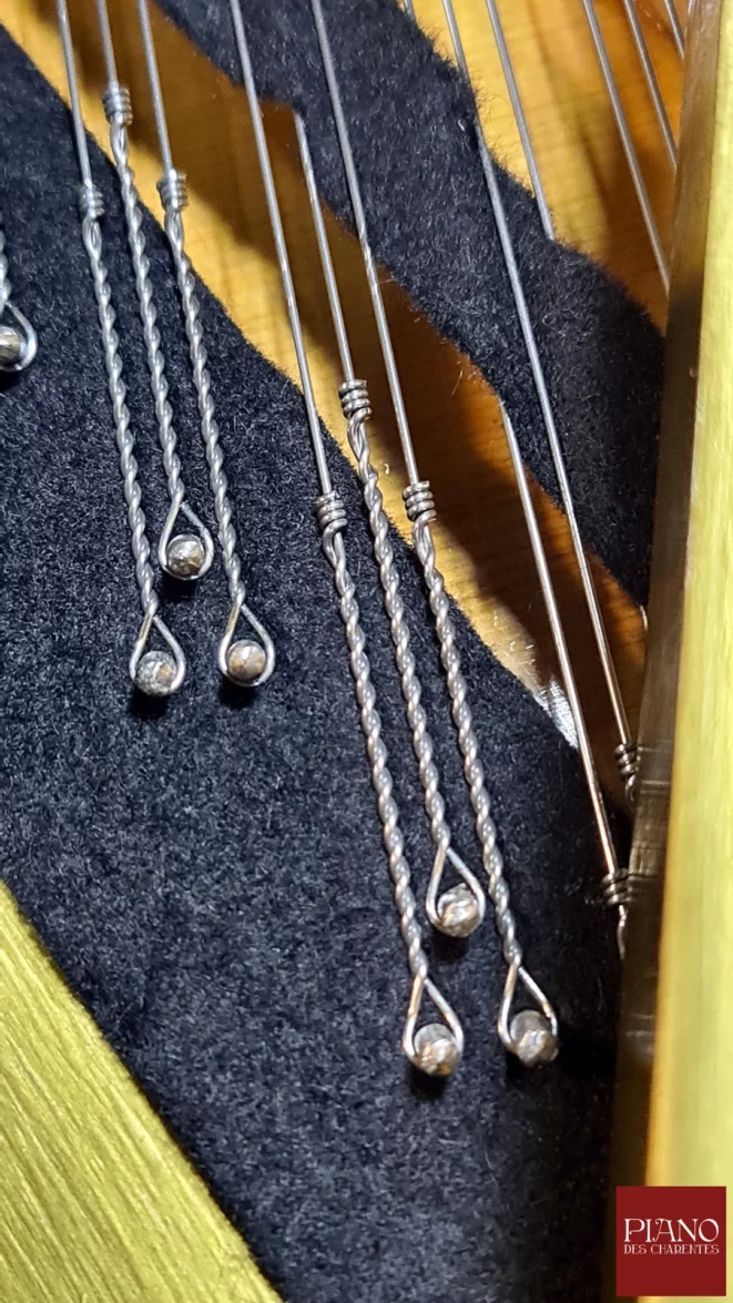 Bouclettes à la Françaises longues piano PLEYEL