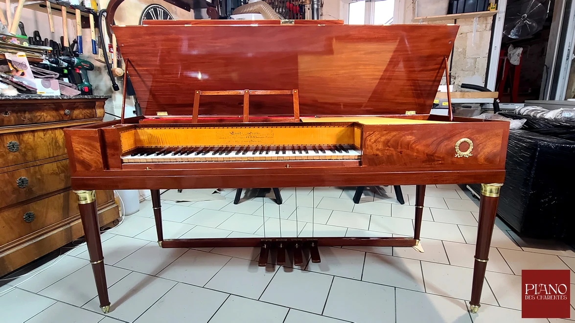 Piano forte ERARD Carré acajou de Cuba ronceux 1811